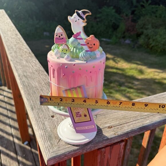 NEW Ghoulish Spooky Candy Gingerbread Cookie Cake Statue Pastel Colors - Picture 5 of 5